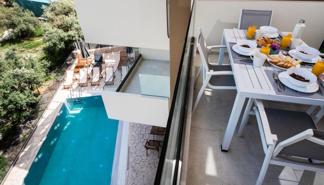 Bianco Stylish Maisonette Nikiana