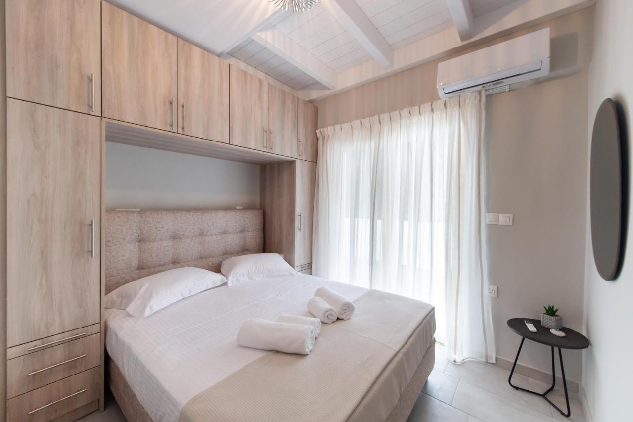 Bianco Stylish Maisonette Apartment Nikiana