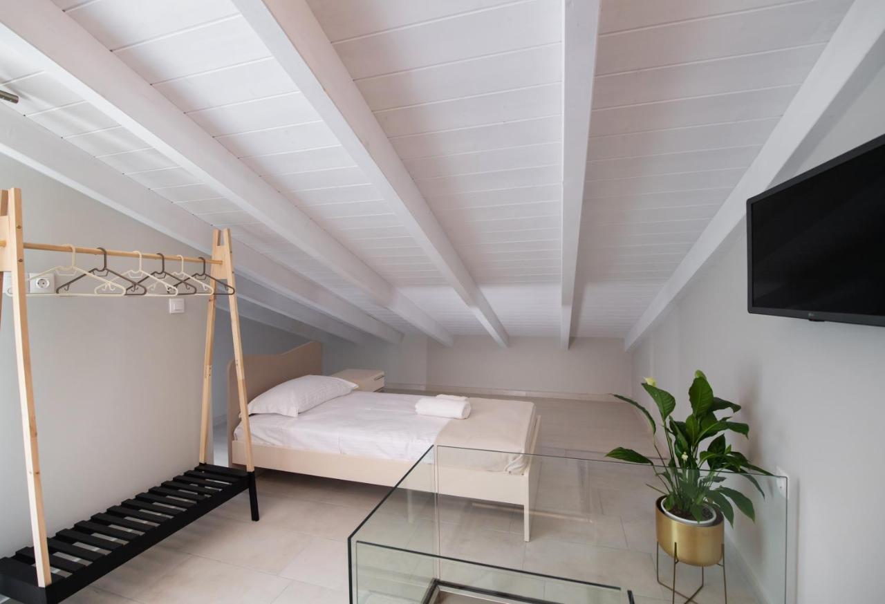 Apartment Bianco Stylish Maisonette