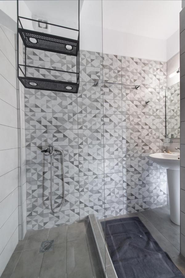 Bianco Stylish Maisonette Apartment Nikiana