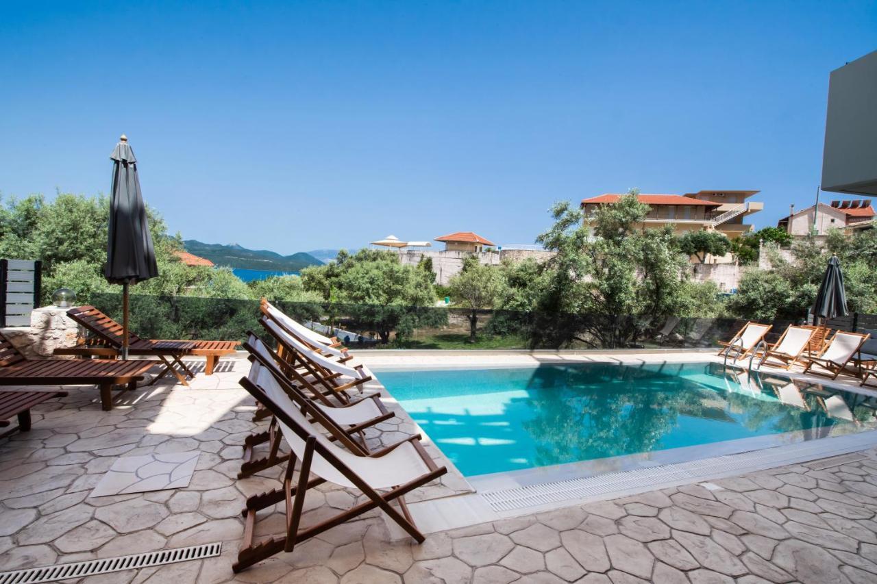 Apartment Bianco Stylish Maisonette Nikiana